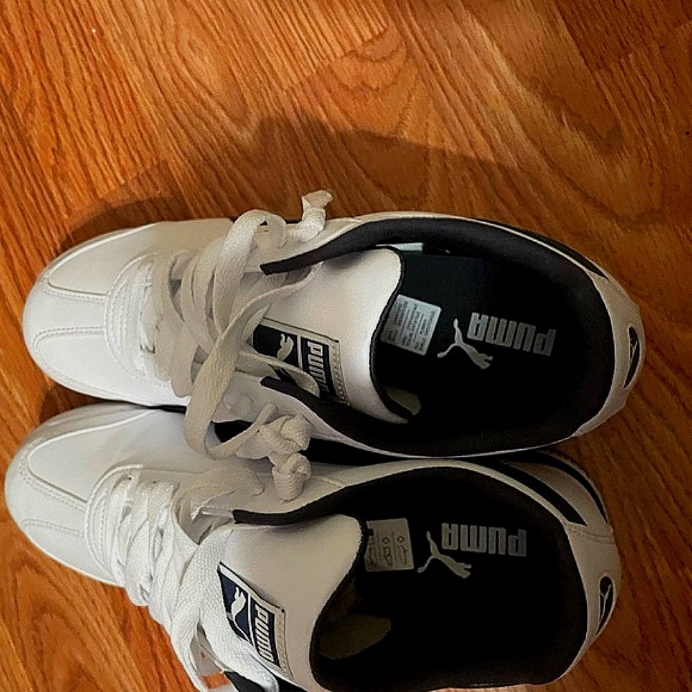 Puma Roma size 9.5 men’s. NWOT’s. White leather with Navy Blue accents - Picture 5 of 5